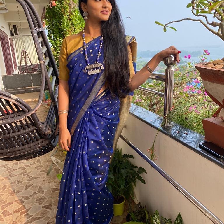 Zee Telugu Tv Anchor Kasi Annapurna Images In Navy Blue Saree